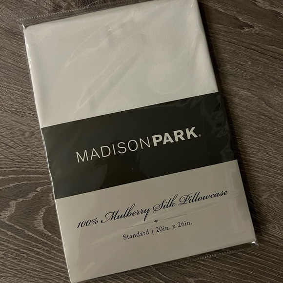 Madison Park Silk 100% Mulberry Standard Pillowcase - Picture 7 of 7